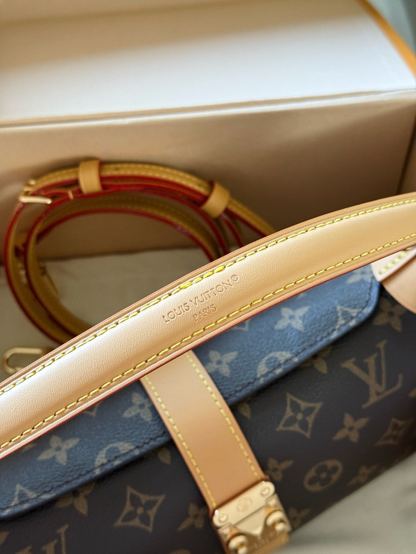 LEM315  New Arrive Hot Sale design  Fashion Bag It Come with Box 21.5*12cm