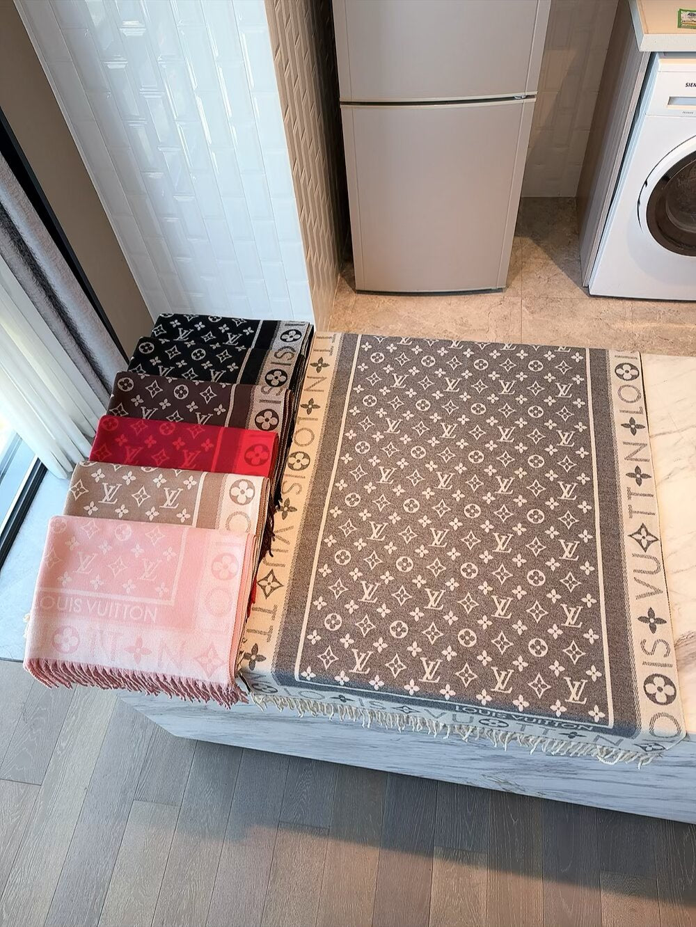 LEM285 New top Women Man Designer Scarf fashion brand 100% Cashmere Scarves For Winter Womens and mens Long Wraps Size 196*65CM gift