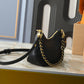 LEM465 New stylish and high-end black handbag with embossed gold chain design - versatile and casual single-shoulder crossbody bag for the arm 19 x 13 x 8 cm