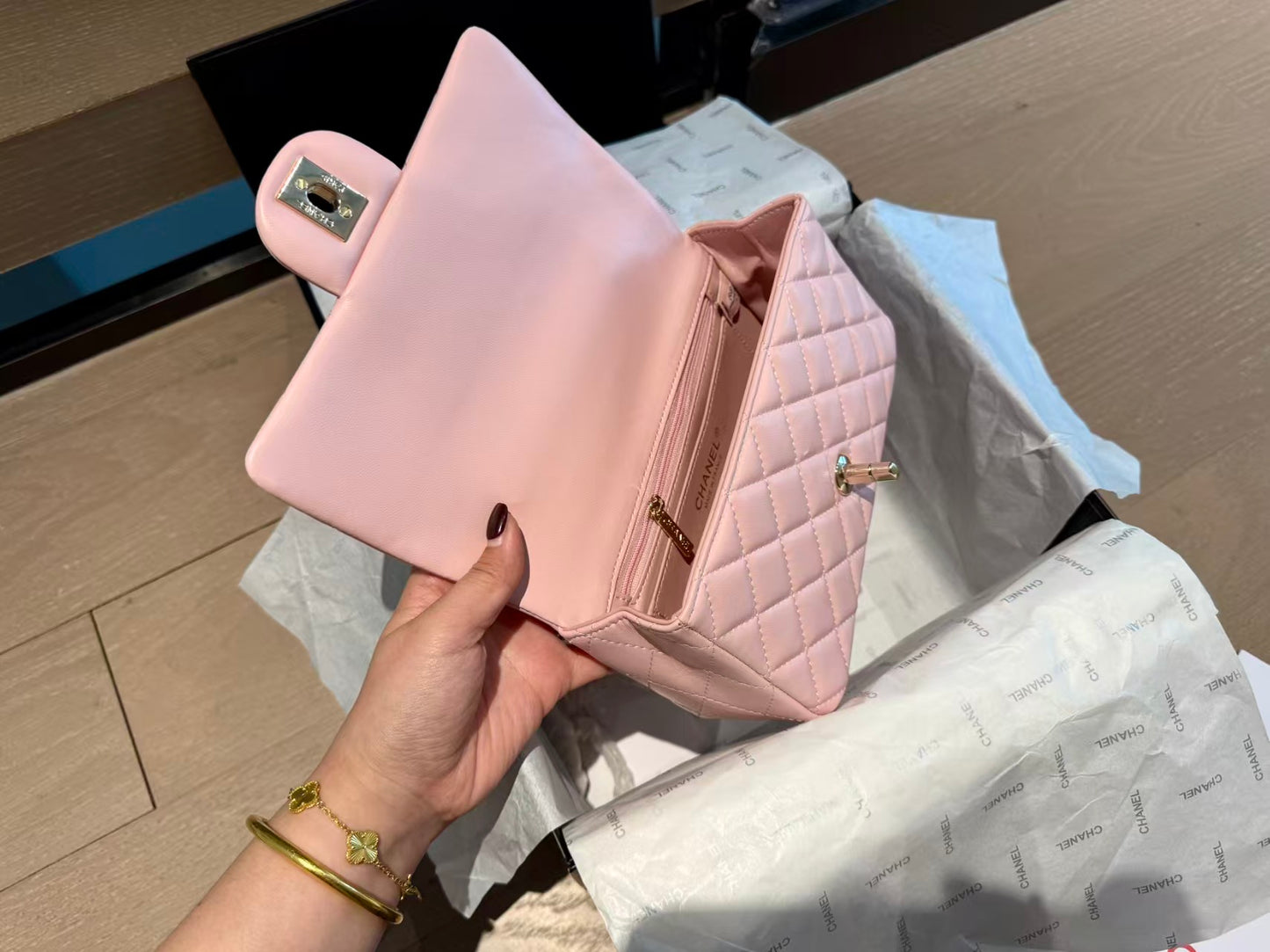 CEM250 designer shoulder bags classic shoulder strap sheepskinflap bag crossbody shoulder bag black white pink red color bag 20cm
