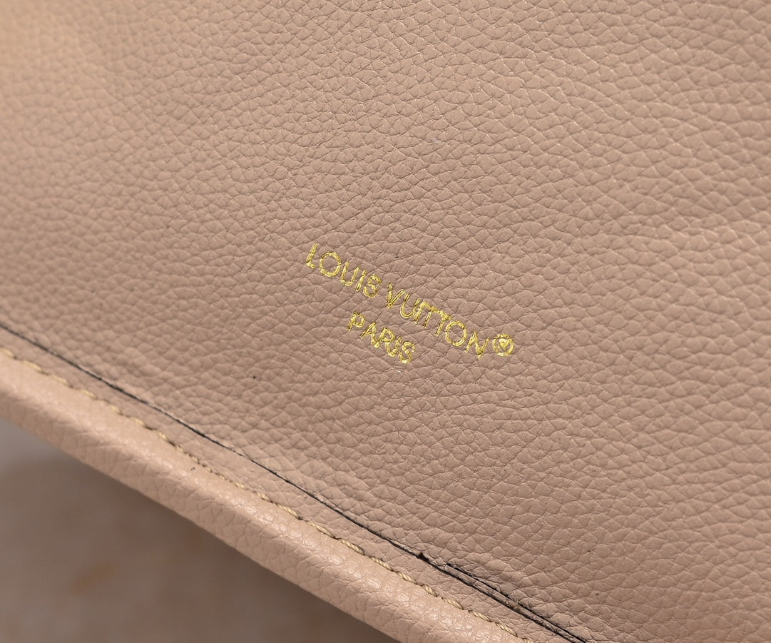 LEM368 New arrive fashion Travel design bag for woman beautiful gift to choose gift 24x14x9cm