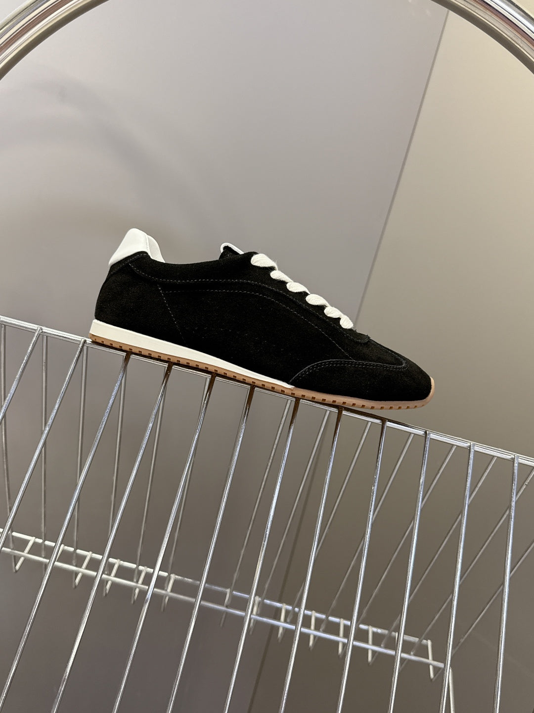 Alo01 Designer Sneakers Men Women Gum Sky Beige Dark Scarlet Mens Trainers Womens Casual Outdoor Runners