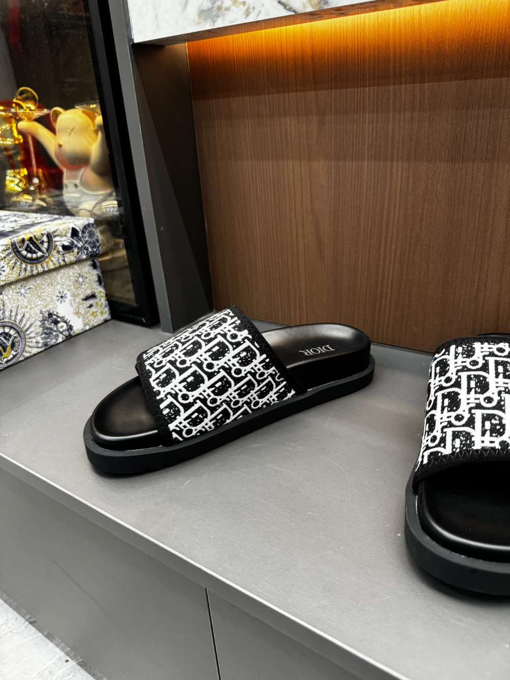 DEM317 New fashionable black and white women's shoes men's shoes available in various colors beautiful slippers excellent gift item
