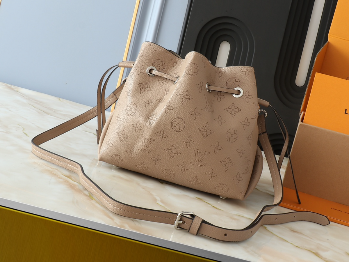 LEM636 New arrive fashion black pink khaki yellow bag for woman hands bag beautiful gift to choose gift  19 x 22 x 14 cm