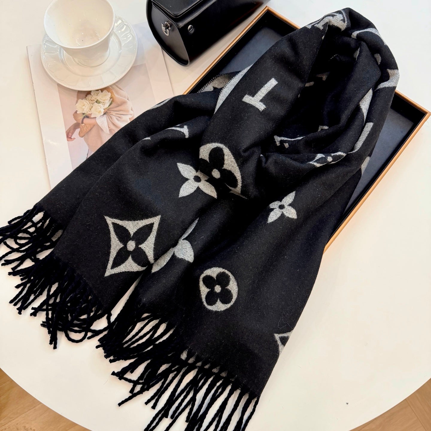 LEM329 new arrive Hot sale  black red gray color fashion beautiful scarf for woman men  gift to choose 65*180cm size