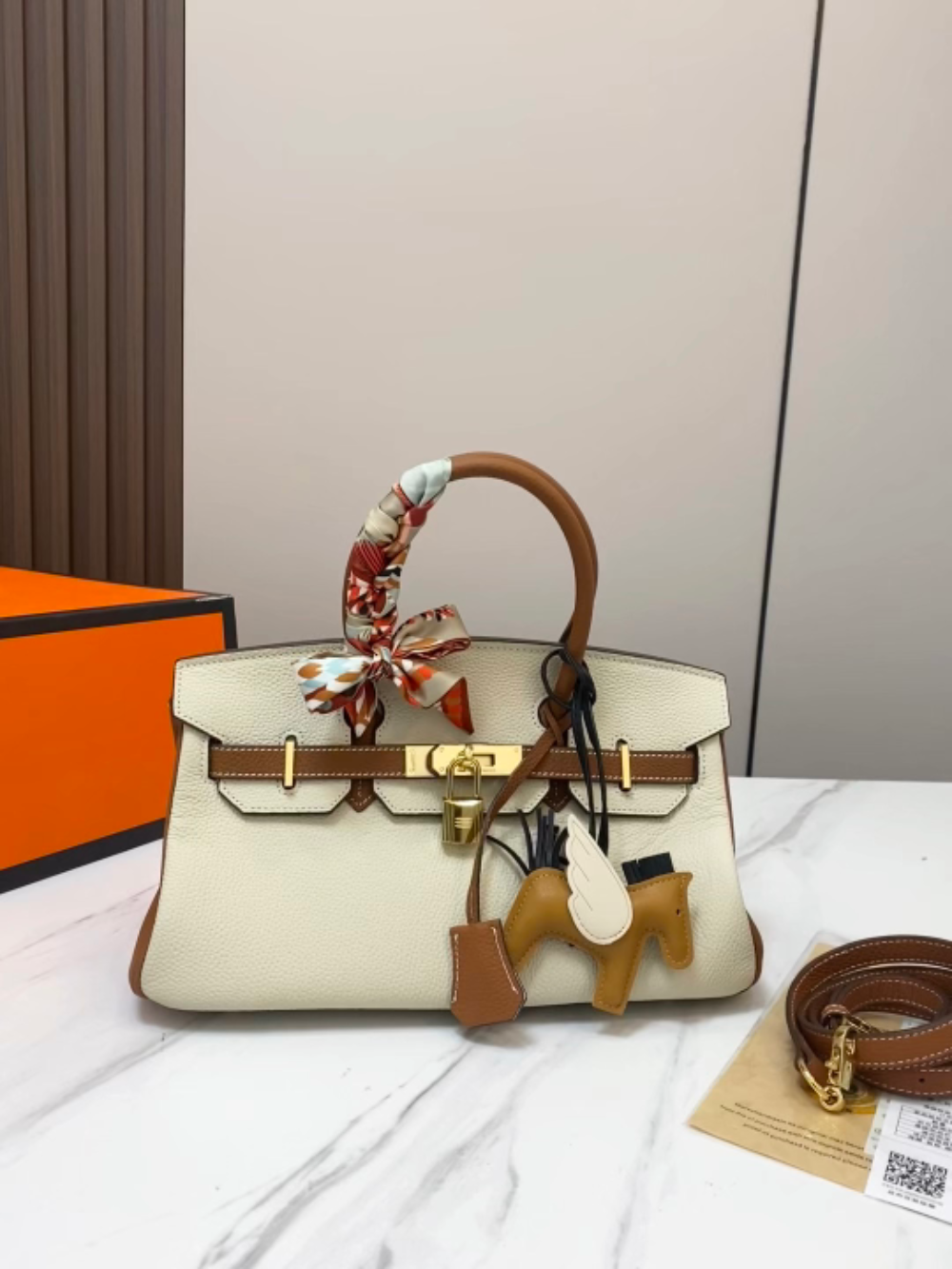 HEM120 New arrive fashion black white pink Ivory red brown Tan bag for woman hands bag beautiful gift to choose gift 32*19cm