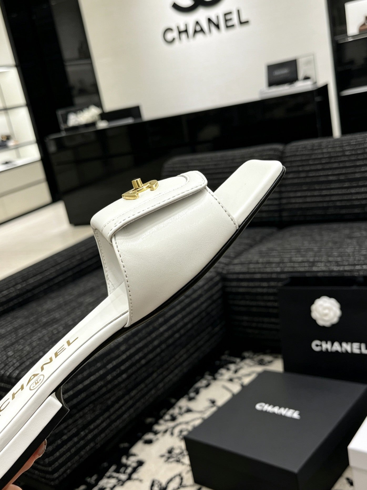 CEM260 New arrive fashion black and white color shose for woman beautiful Slippers gift to choose