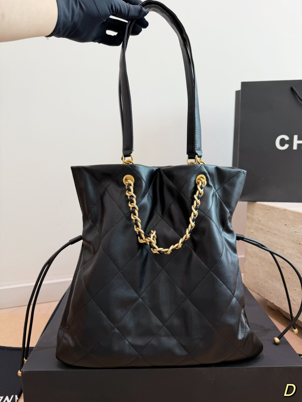 CEM489 New arrive fashion black  white red khaki bag for woman hands bag beautiful gift to choose gift 33*32cm