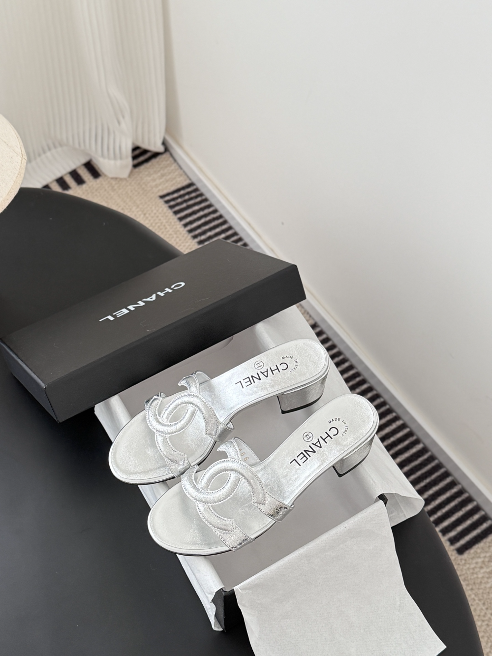CEM312 New trendy slippers featuring a simple double-ring design are elegant and versatile perfect for summer and available in multiple colors