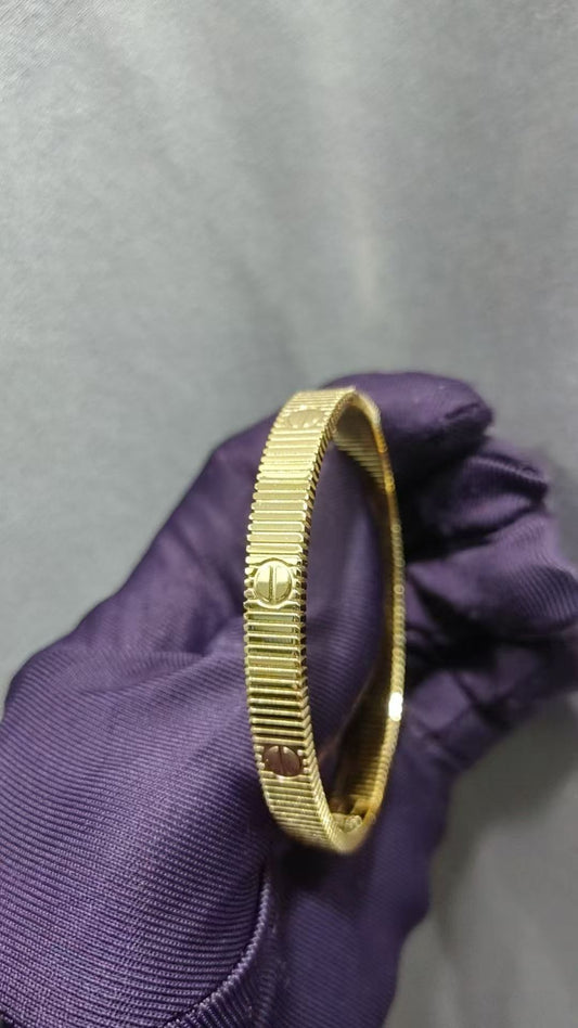 CREM205 New Arrive Fashion  Hot Sale Love Braclet for Woman Jewelry To Choose Gift