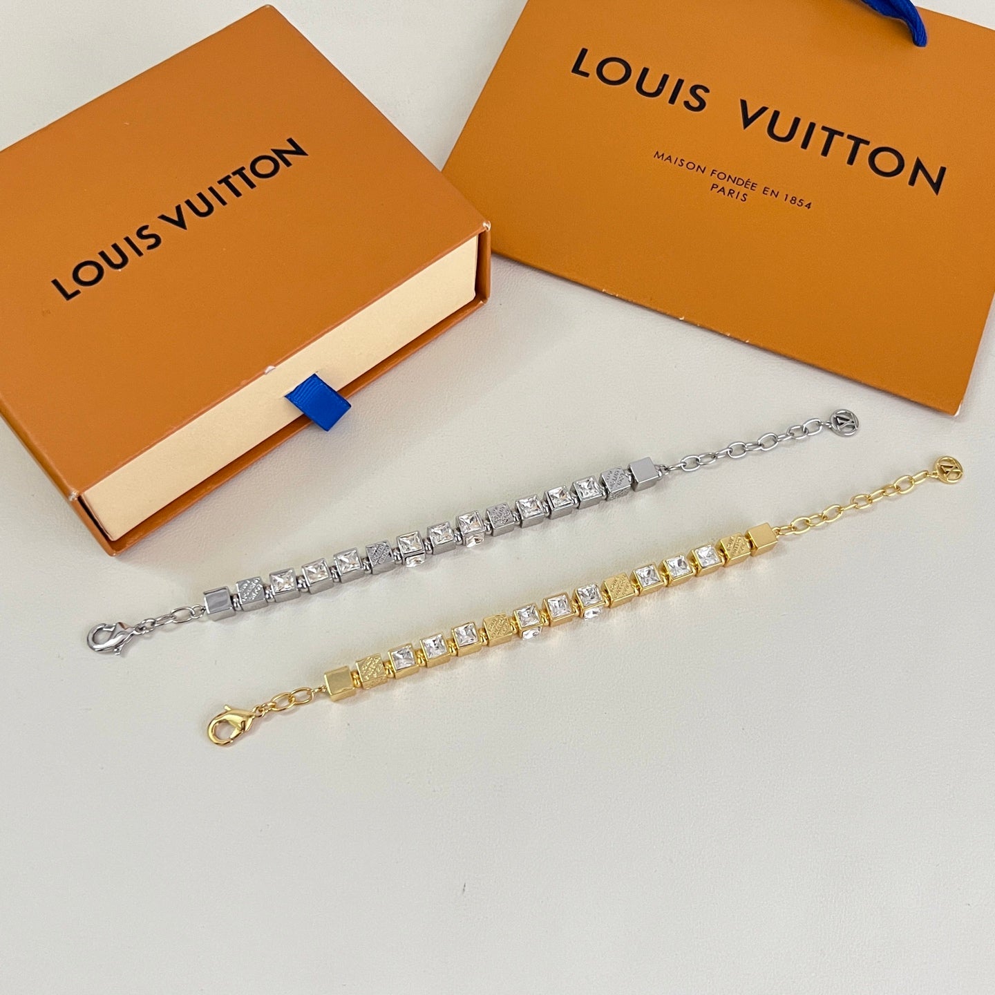 LEM397 New Fashion Open Flower Silver and Gold Color Bracelet Metal Letter Wristband Bracelet Couple Accessories for Woman