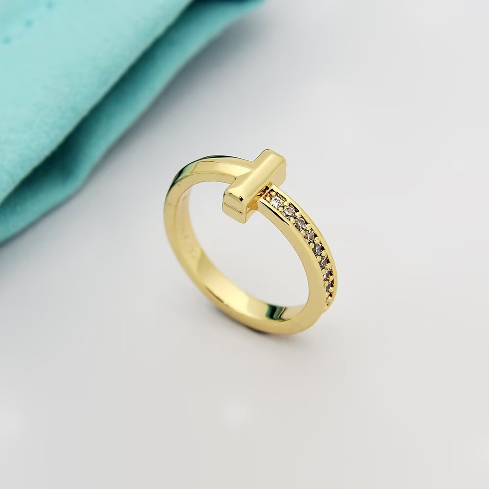 TEM50 Fashionable stainless steel jewelry with exquisite gemstone design Suitable for both men and women Comes with optional gifts