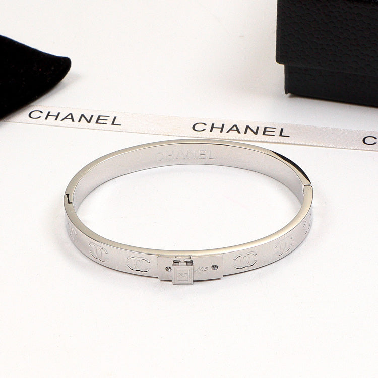 CEM199 Fashion Titanium Steel Design with Diamond Bracelets Charm for Women Gold Jewelry