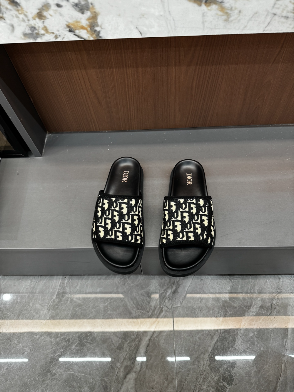 DEM316 New fashionable black and white women's shoes men's shoes available in various colors beautiful slippers excellent gift item