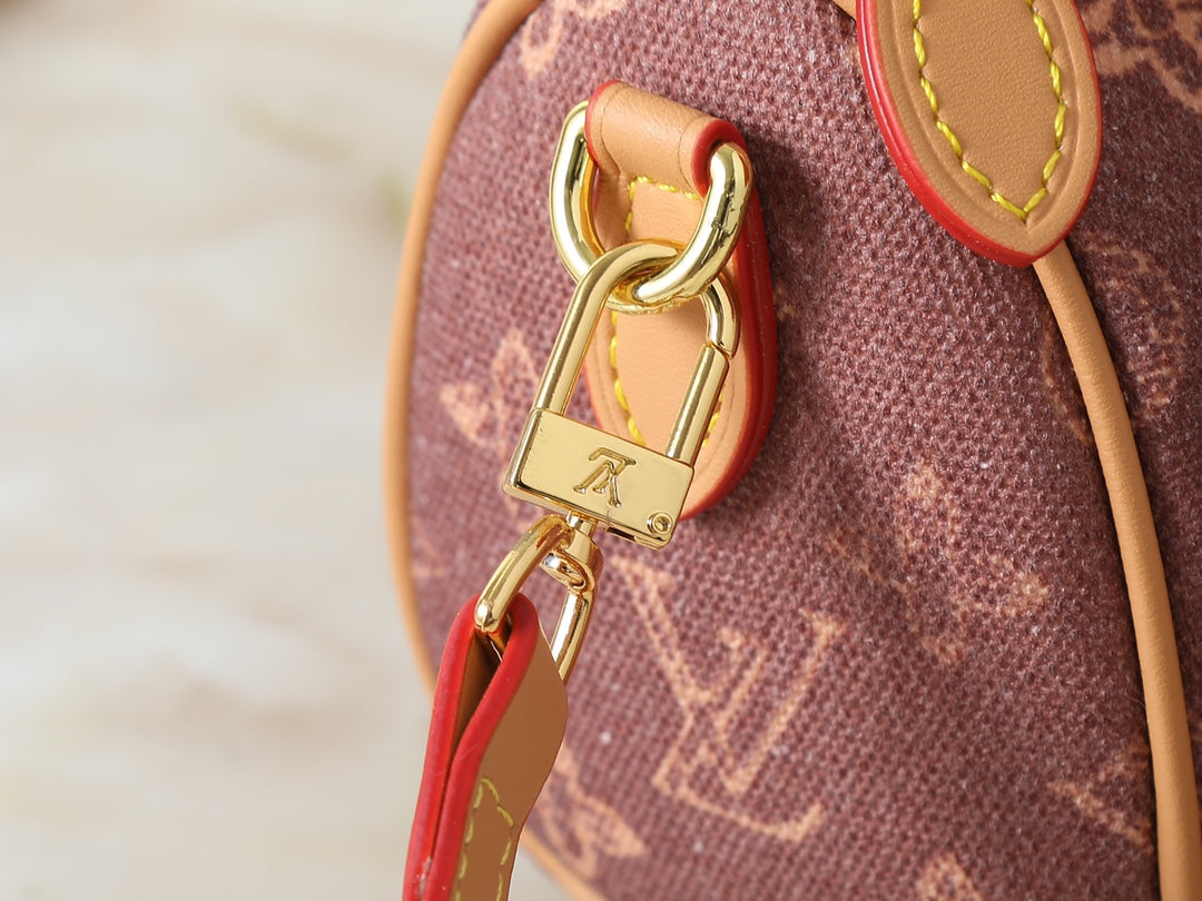 LEM45 New arrive fashion bag for woman beautiful gift to choose gift 16x10x7.5cm