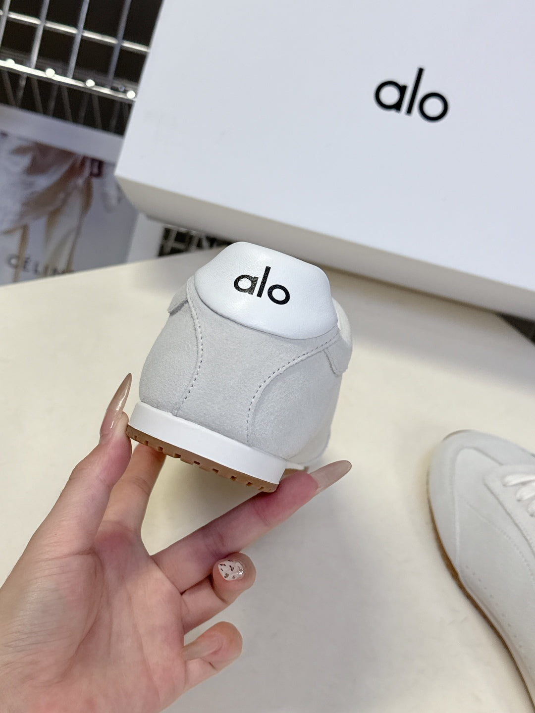 Alo01 Designer Sneakers Men Women Gum Sky Beige Dark Scarlet Mens Trainers Womens Casual Outdoor Runners