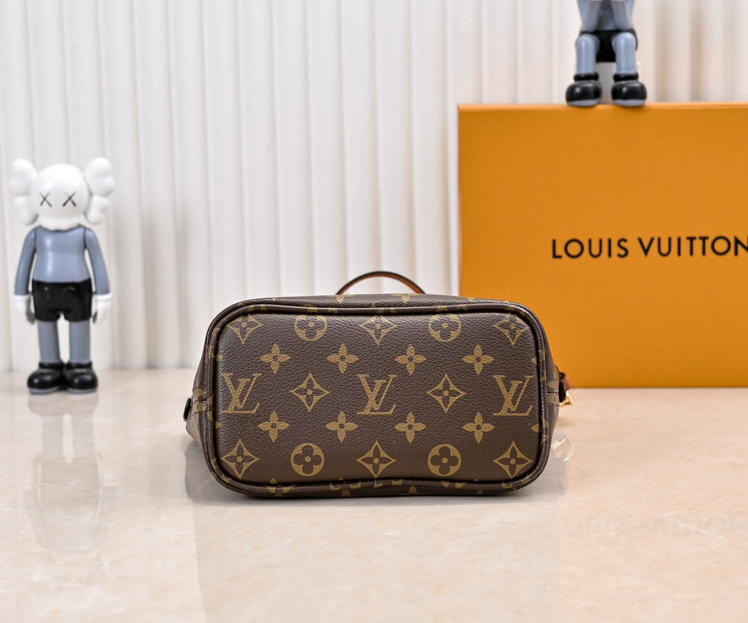 LEM368 New arrive fashion Travel design bag for woman beautiful gift to choose gift 24x14x9cm