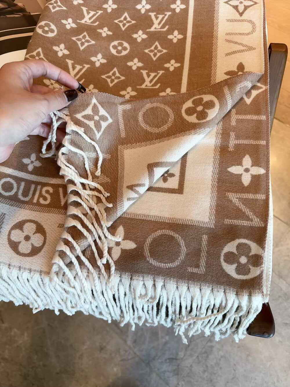 LEM285 New top Women Man Designer Scarf fashion brand 100% Cashmere Scarves For Winter Womens and mens Long Wraps Size 196*65CM gift