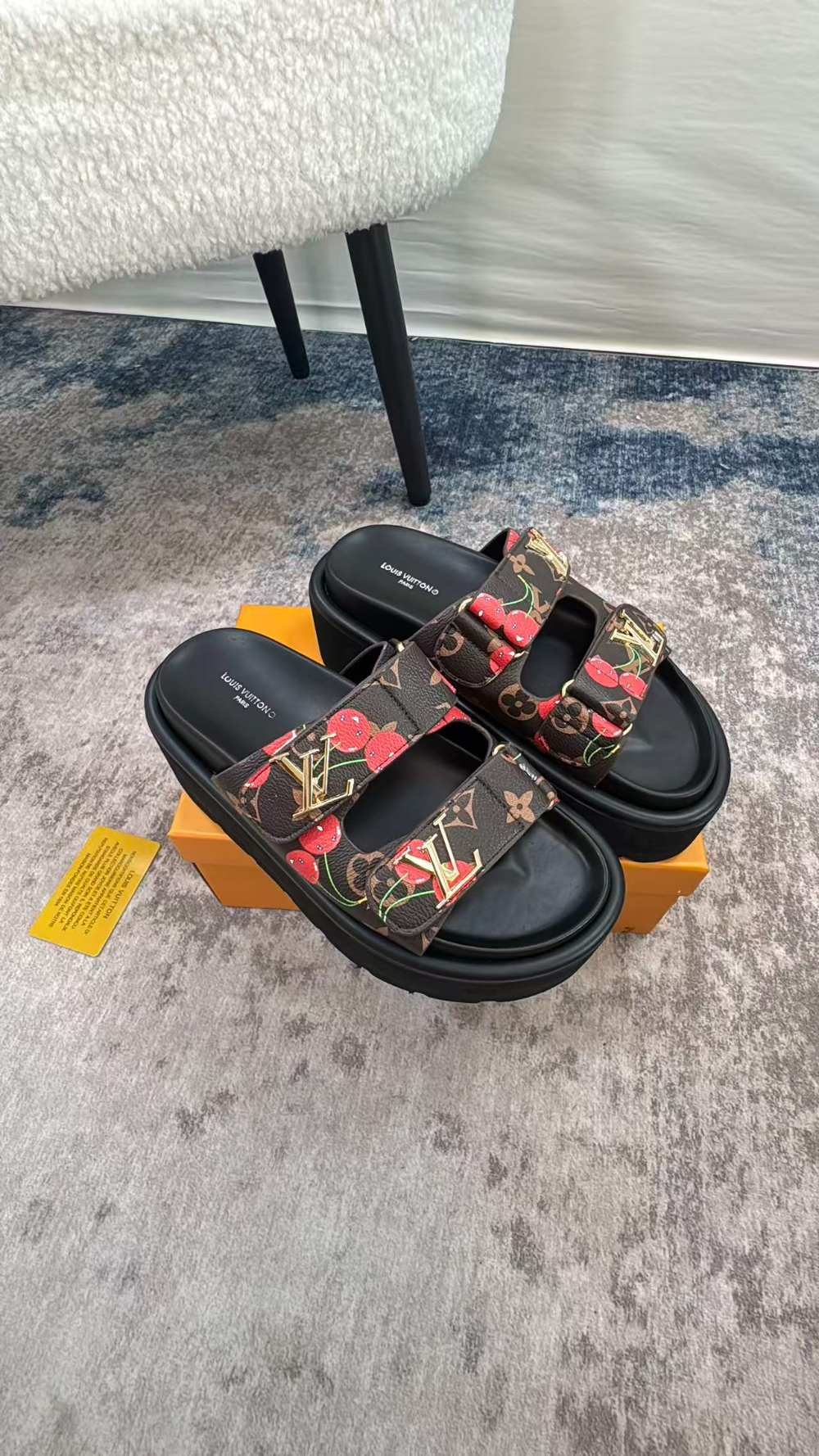 LEM501 New arrive fashion black white shose for woman beautiful Slippers gift to choose