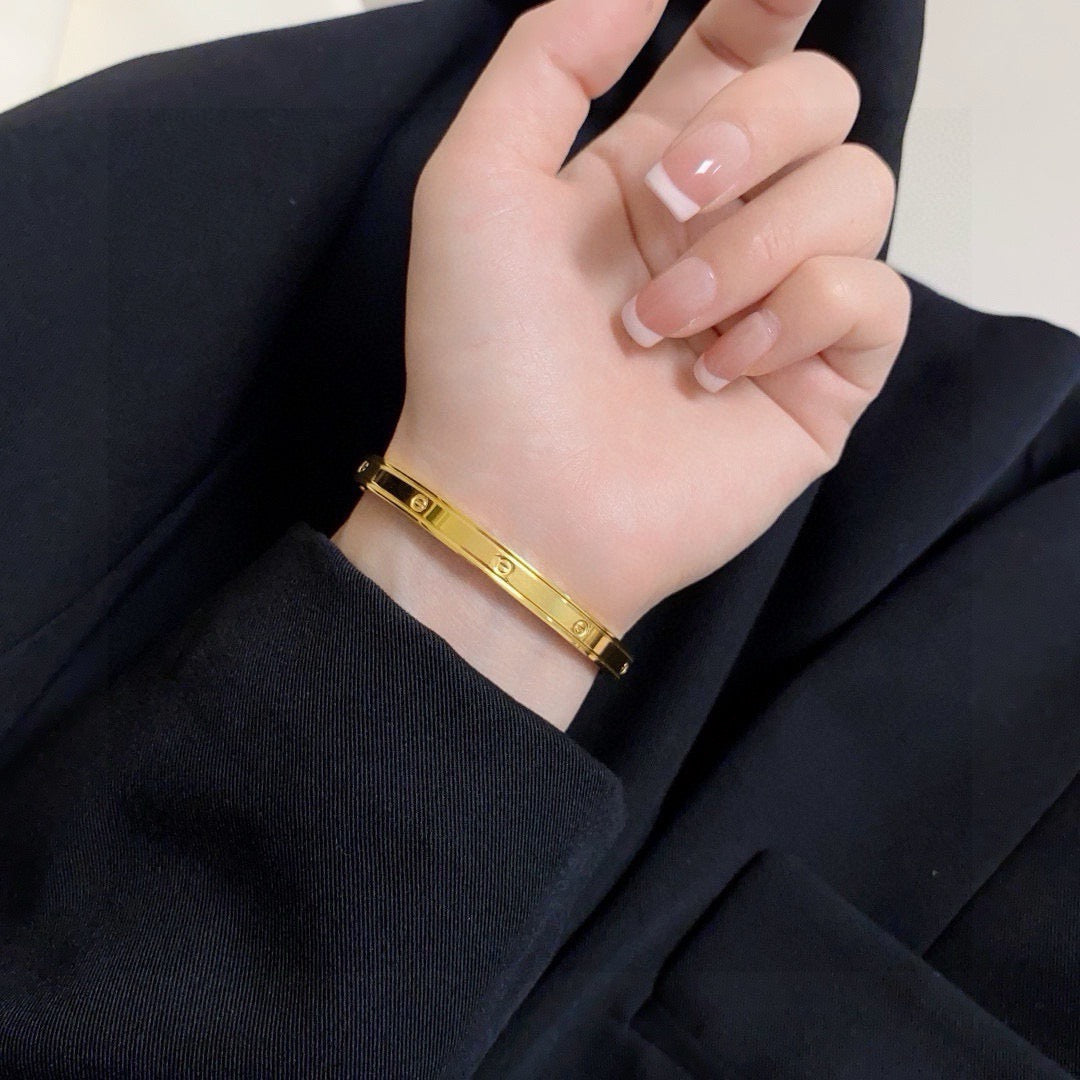 CREM228 New Fashion Silver and Gold Color Bracelet Metal Letter Wristband Bracelet Couple Accessories for Woman