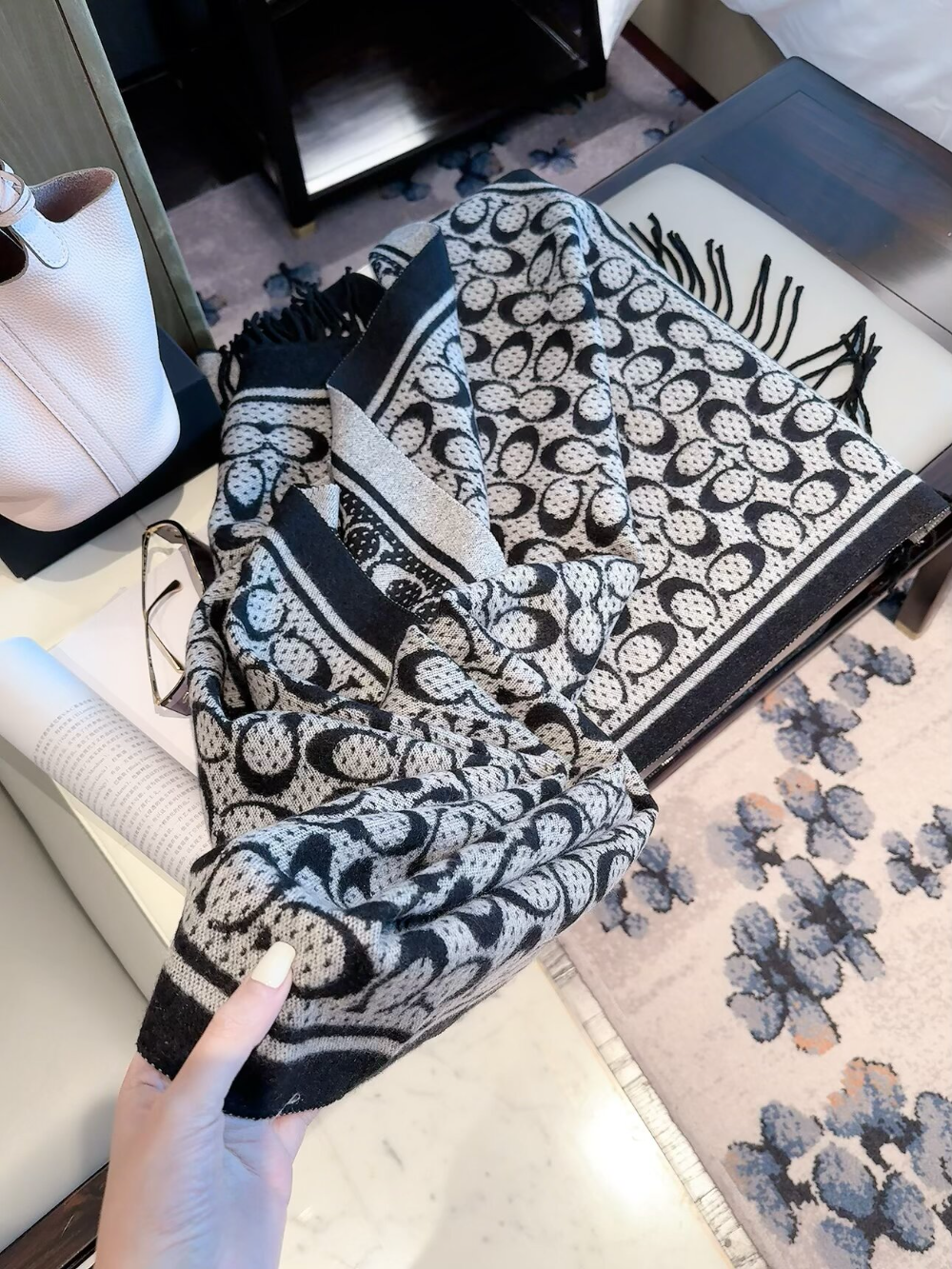 COEM18 new arrive  Hot sale grey black color fashion beautiful  scarf  for woman gift  to choose