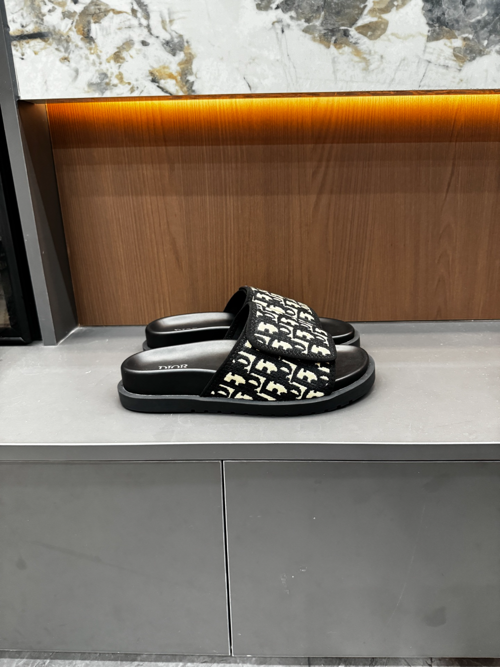 DEM316 New fashionable black and white women's shoes men's shoes available in various colors beautiful slippers excellent gift item