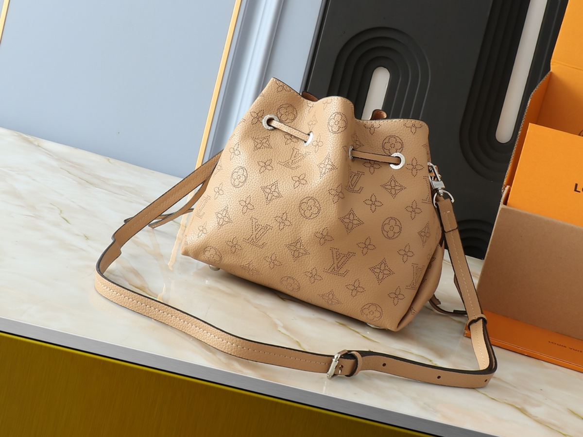 LEM636 New arrive fashion black pink khaki yellow bag for woman hands bag beautiful gift to choose gift  19 x 22 x 14 cm