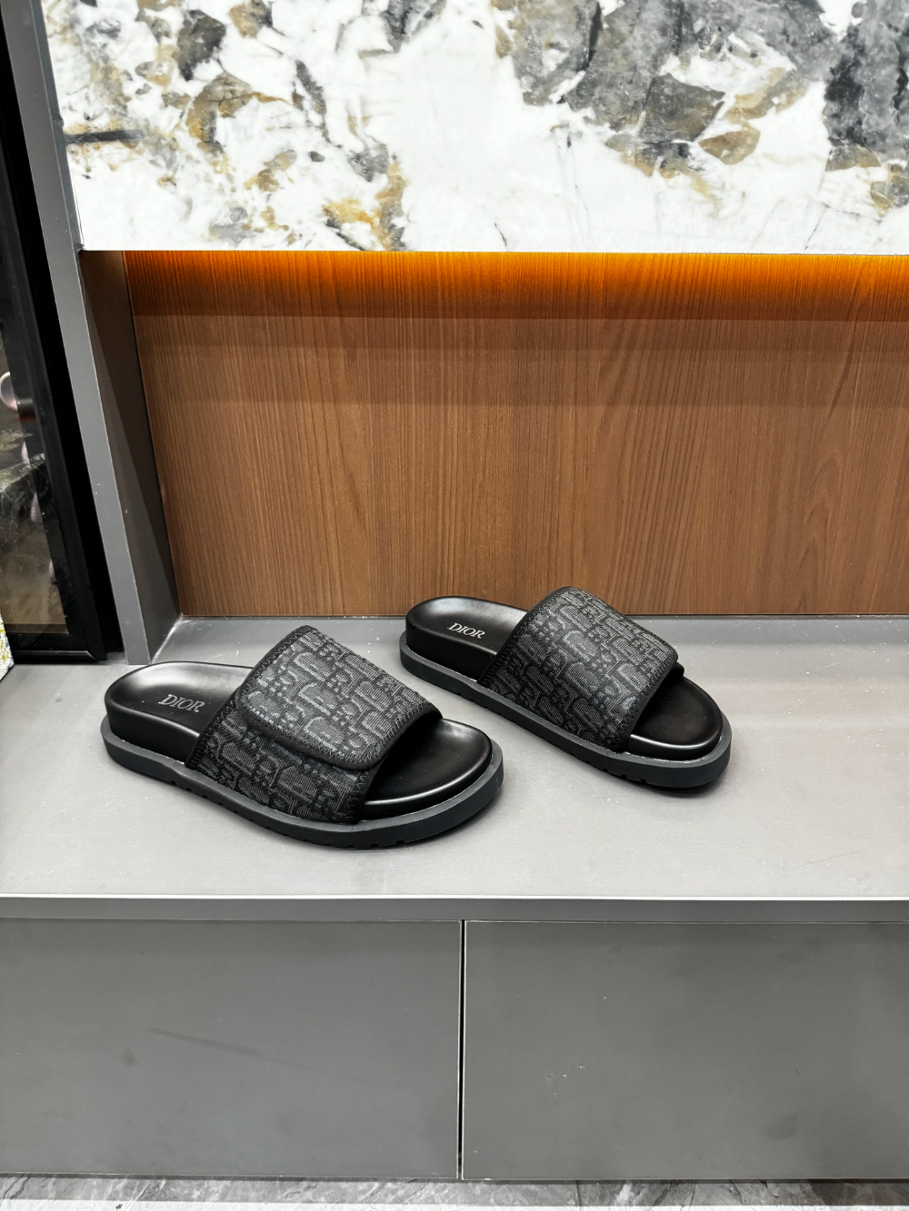 DEM316 New fashionable black and white women's shoes men's shoes available in various colors beautiful slippers excellent gift item