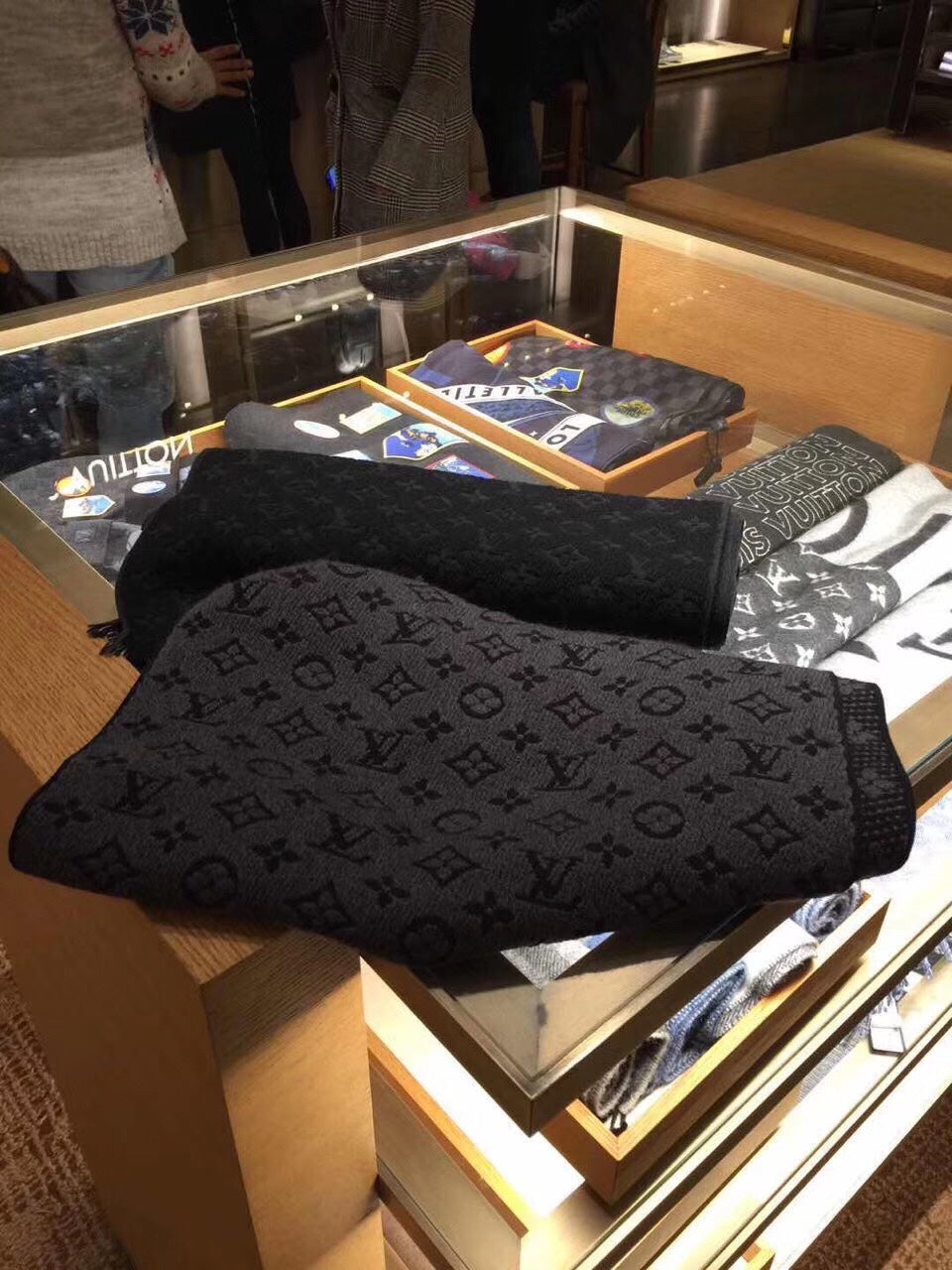 LEM325 new arrive Hot sale  black red gray color fashion beautiful scarf for woman men  gift to choose