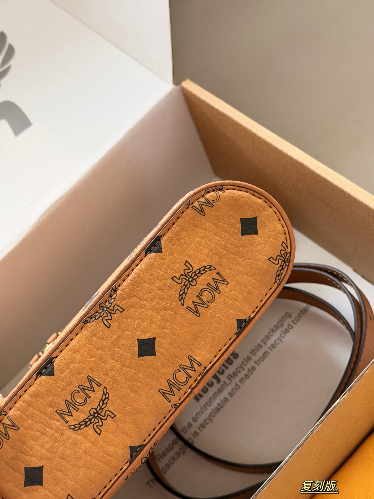 DEM300 New arrive fashion Makeup bag pink brown bag for woman beautiful gift to choose gift 19*12cm