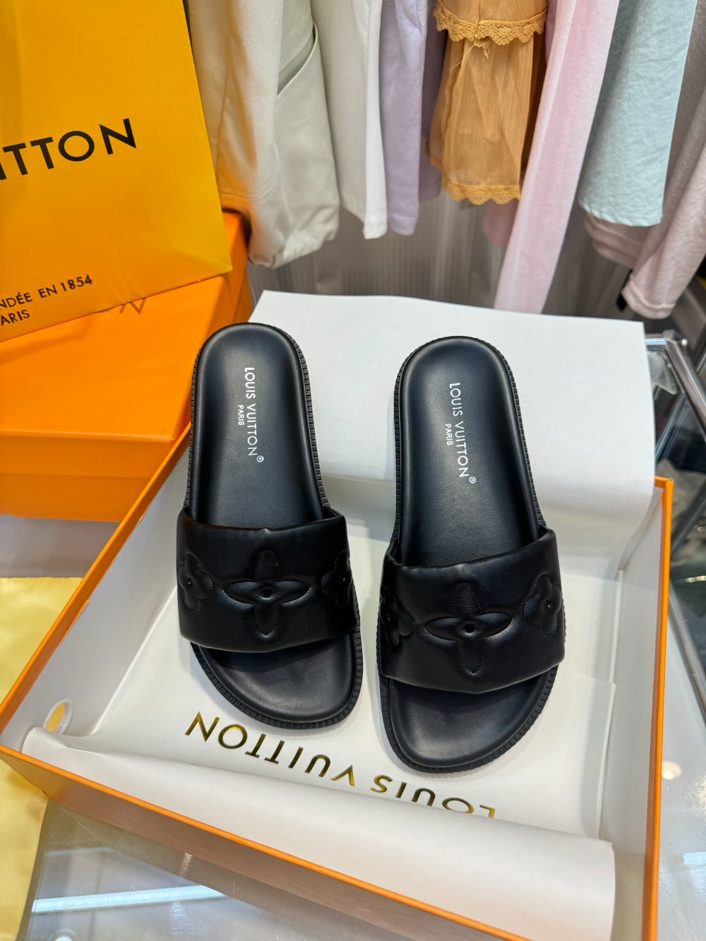 LEM452 New fashionable white black pink women's shoes men's shoes available in various colors beautiful slippers excellent gift items