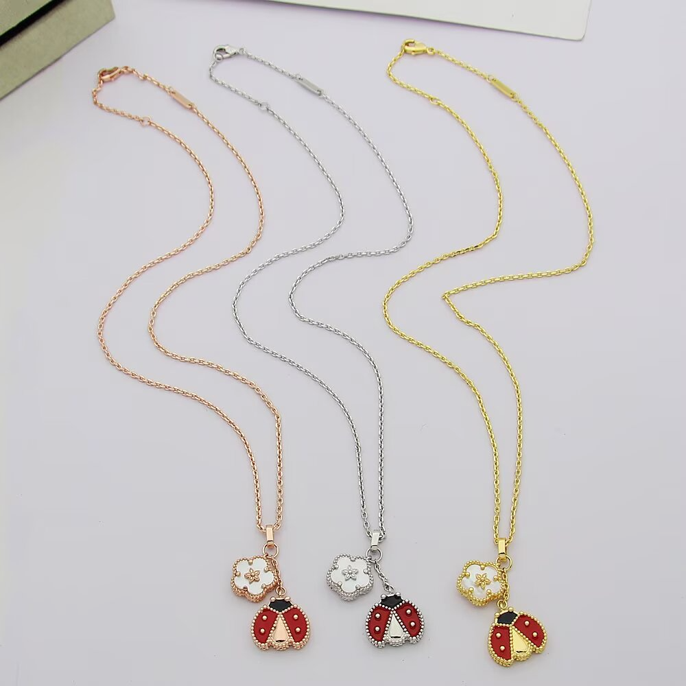 VAEM24 New trendy four-leaf clover pendant necklace, exquisite jewelry for women, suitable for choosing as a gift