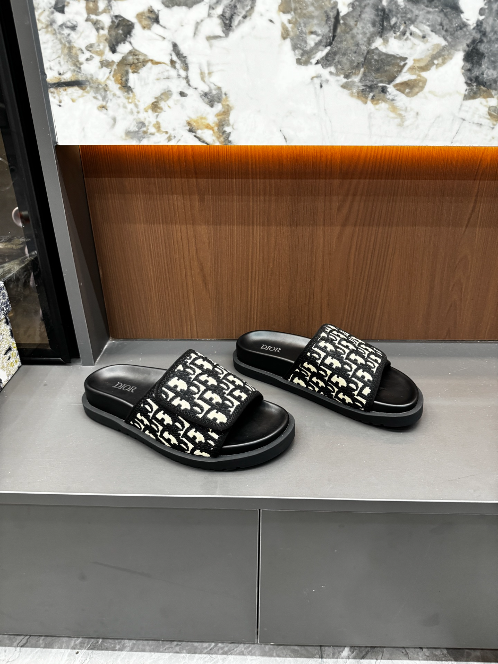 DEM316 New fashionable black and white women's shoes men's shoes available in various colors beautiful slippers excellent gift item