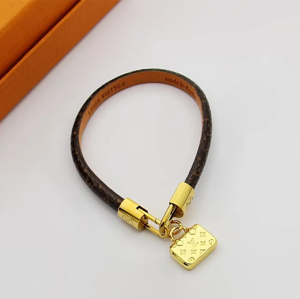 LEM319 FashionClassic Bracelet Brand Designer Leather Flowers Love Bracelet Bangles Promise Jewelry