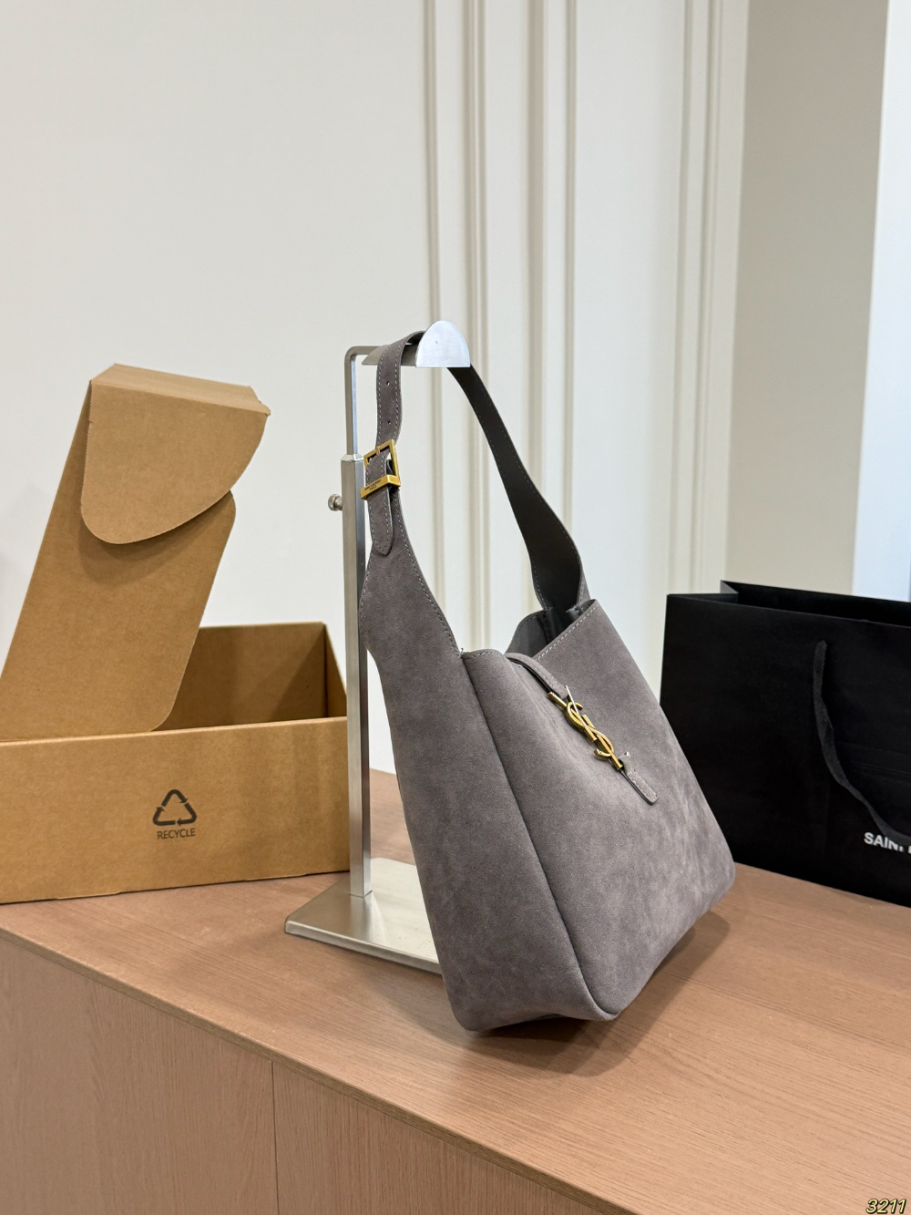 YLEM32 New arrive fashion grey black khaki bag for woman hands bag beautiful gift to choose gift 22x22cm