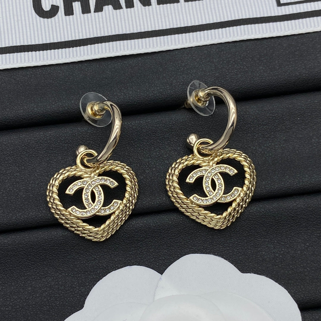 CEM205  New Arrive Fashion  Hot Sale  with Diamond Heart Earring  for Woman Jewelry To Choose