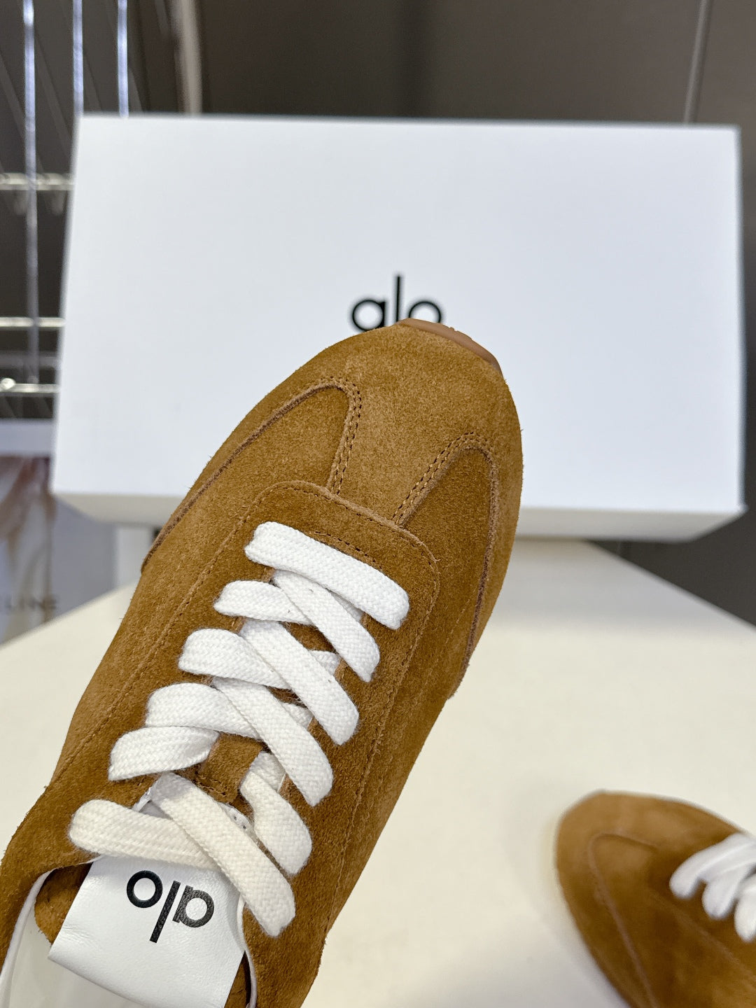 Alo01 Designer Sneakers Men Women Gum Sky Beige Dark Scarlet Mens Trainers Womens Casual Outdoor Runners