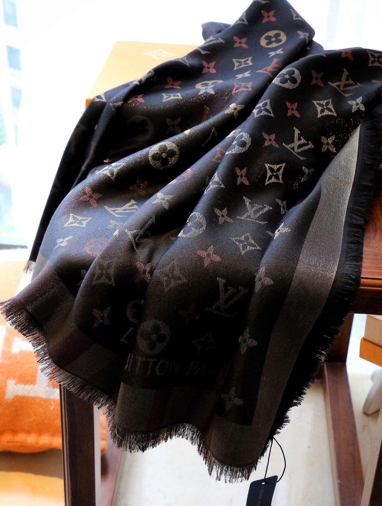 LEM328 new arrive Hot sale  black red gray color fashion beautiful scarf for woman men  gift to choose 140*140cm size