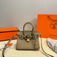 HEM121 The new fashionable and luxurious handbag features a classic flip-top design is elegant and versatile fully showcasing the charm of women It is the ideal gift choice 21*14cm