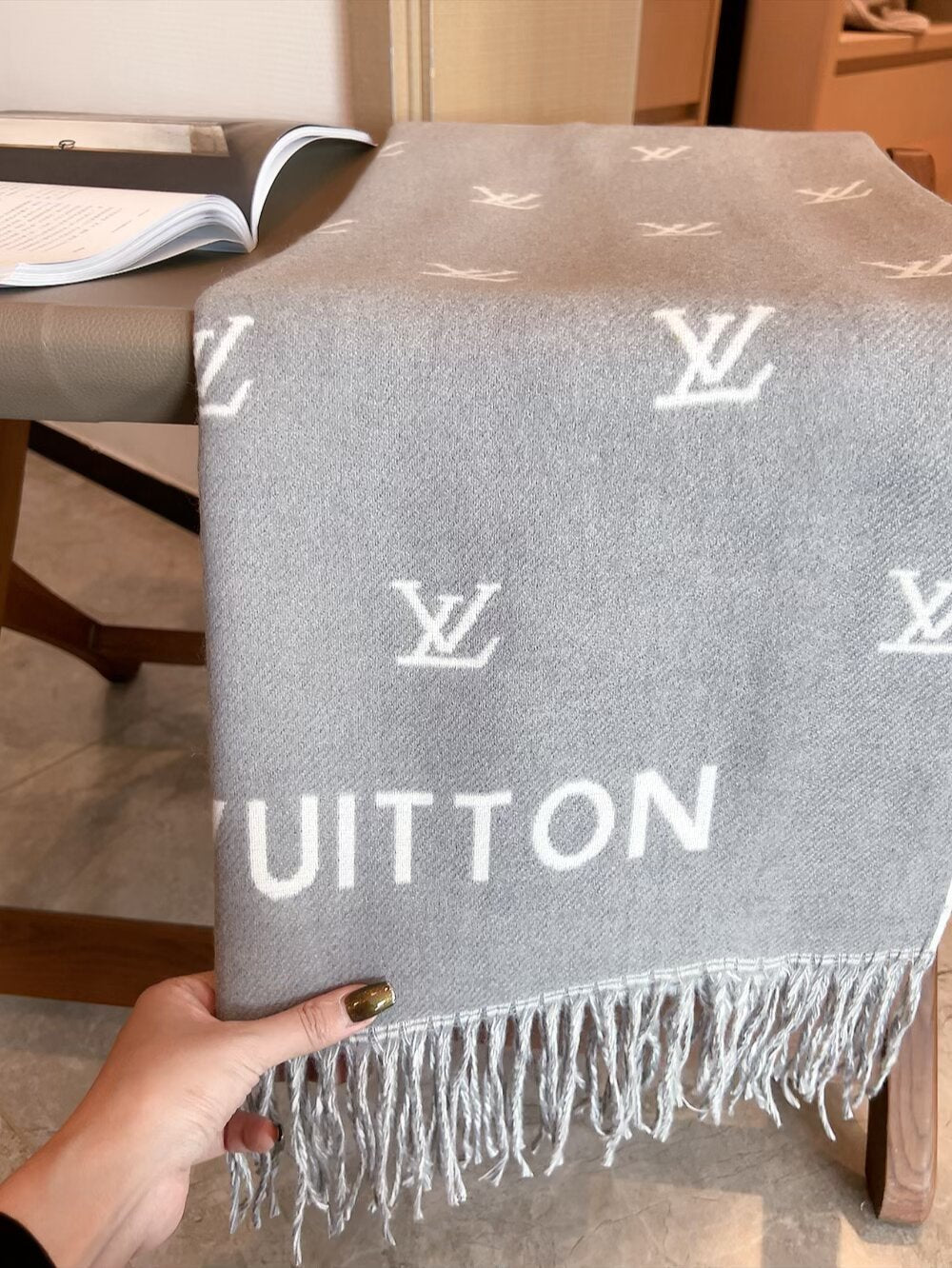 LEM293 New top Women Man Designer Scarf fashion brand 100% Cashmere Scarves For Winter Womens and mens Long Wraps Size 180✖️60cm