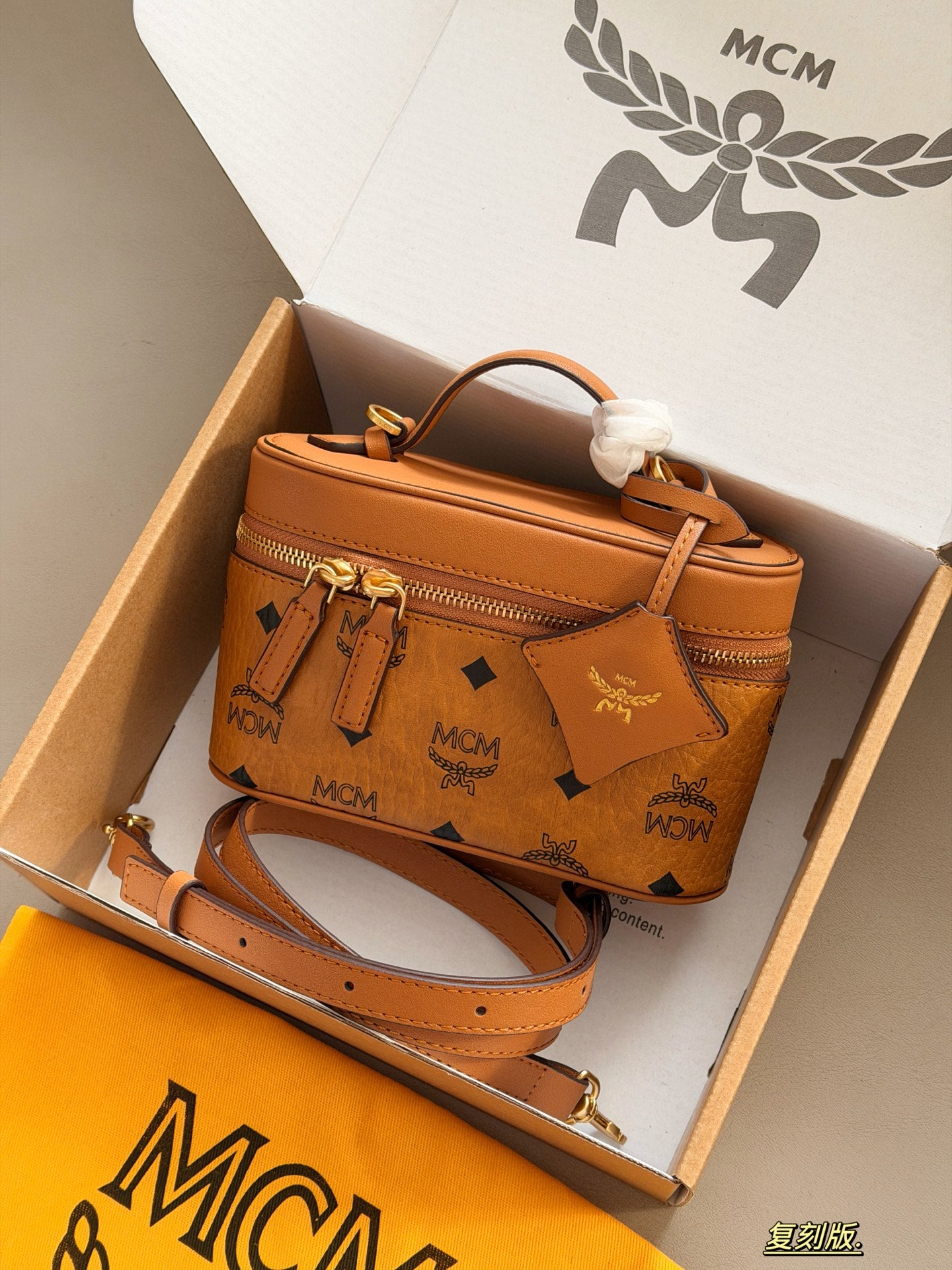 DEM300 New arrive fashion Makeup bag pink brown bag for woman beautiful gift to choose gift 19*12cm