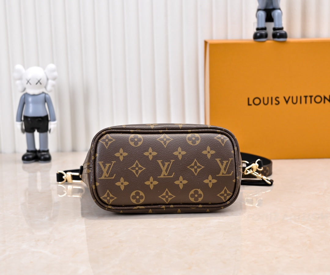 LEM368 New arrive fashion Travel design bag for woman beautiful gift to choose gift 24x14x9cm