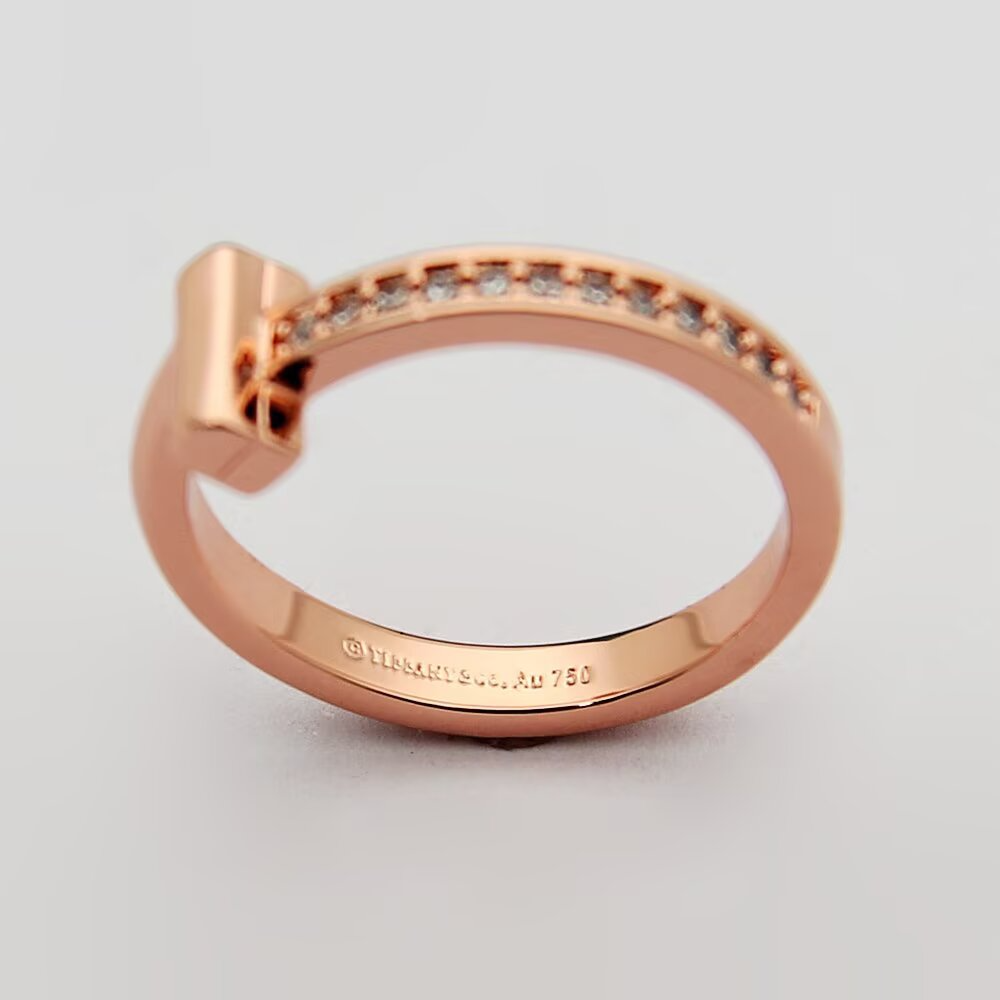 TEM50 Fashionable stainless steel jewelry with exquisite gemstone design Suitable for both men and women Comes with optional gifts