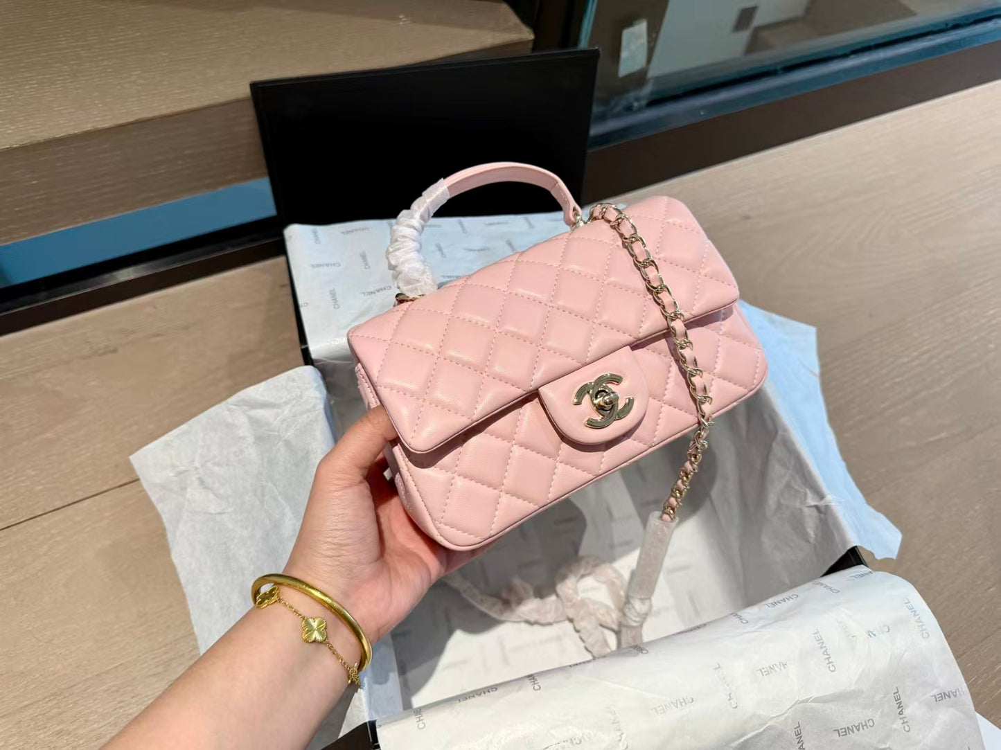 CEM250 designer shoulder bags classic shoulder strap sheepskinflap bag crossbody shoulder bag black white pink red color bag 20cm