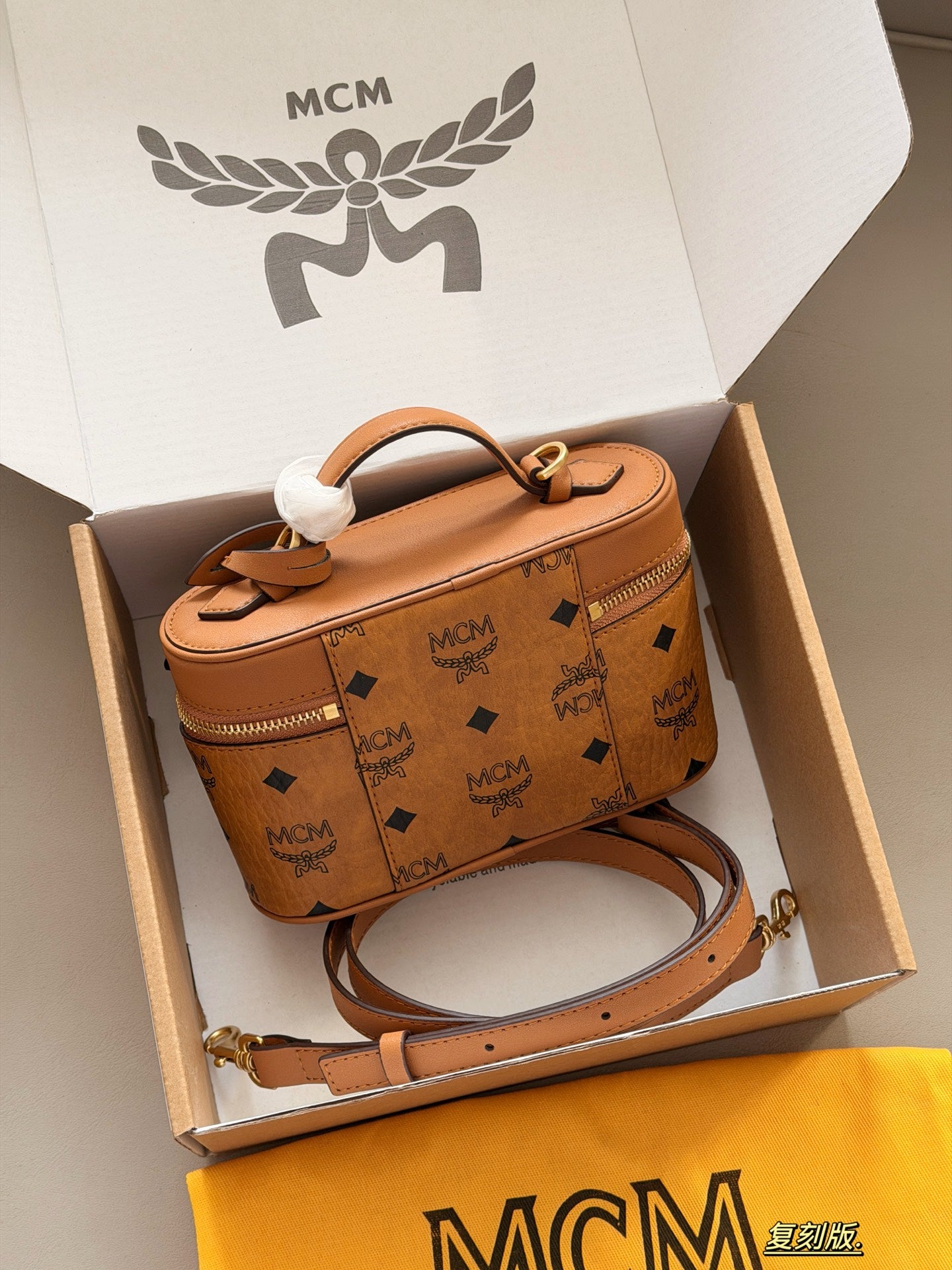 DEM300 New arrive fashion Makeup bag pink brown bag for woman beautiful gift to choose gift 19*12cm