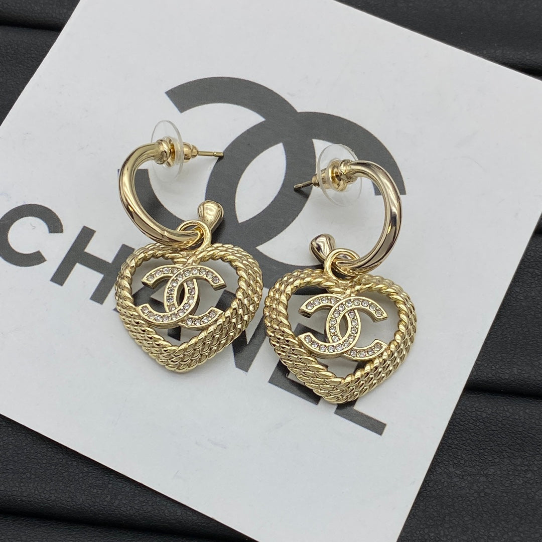 CEM205  New Arrive Fashion  Hot Sale  with Diamond Heart Earring  for Woman Jewelry To Choose