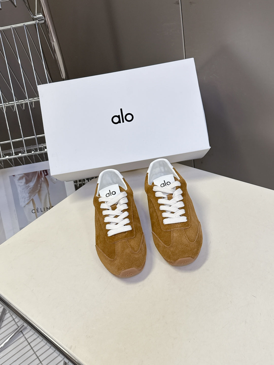 Alo01 Designer Sneakers Men Women Gum Sky Beige Dark Scarlet Mens Trainers Womens Casual Outdoor Runners