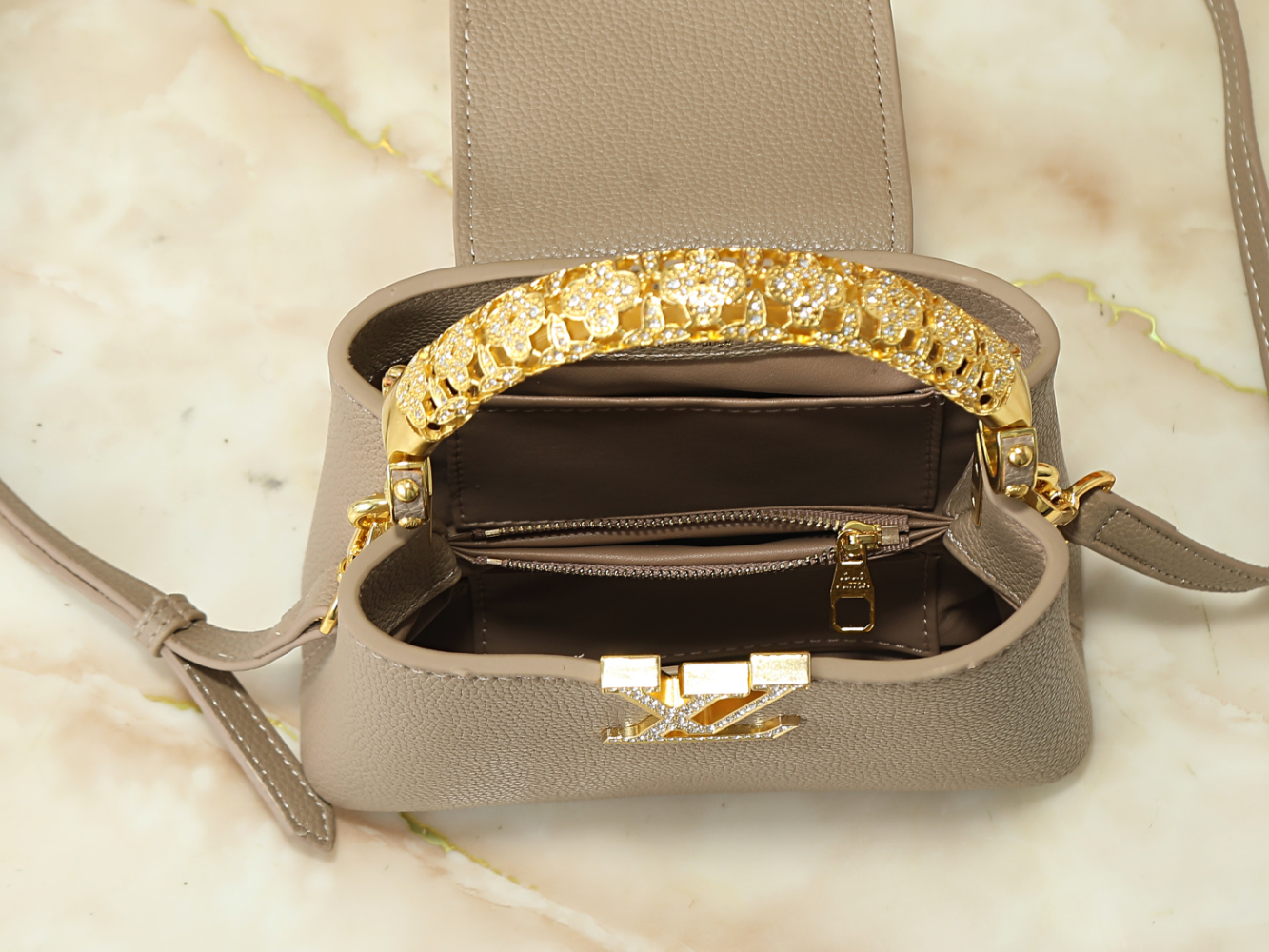 LEM460 New trendy lychee-pattern handbag Luxurious diamond-handle bag for daily use with a single shoulder strap design 21 x 13.6 x 8cm