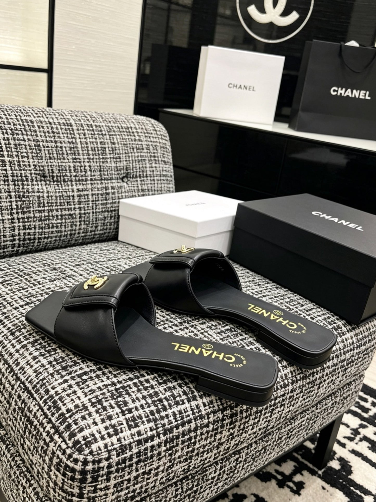 CEM260 New arrive fashion black and white color shose for woman beautiful Slippers gift to choose
