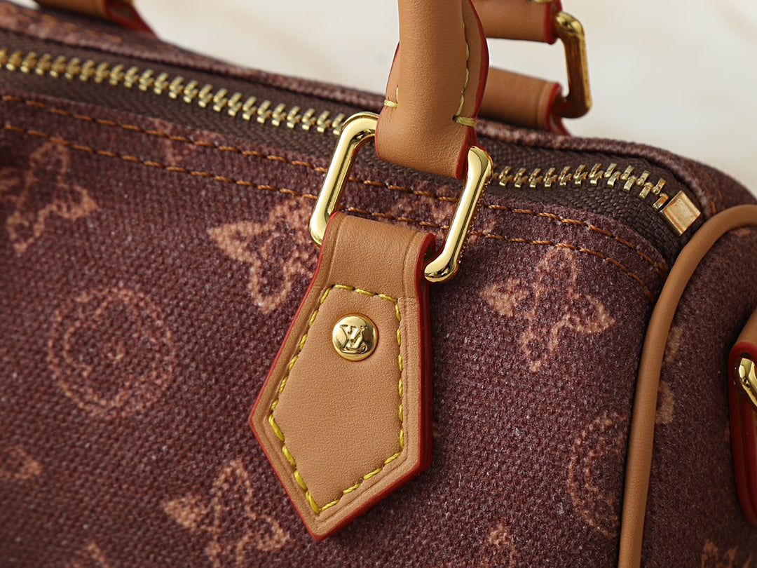 LEM45 New arrive fashion bag for woman beautiful gift to choose gift 16x10x7.5cm